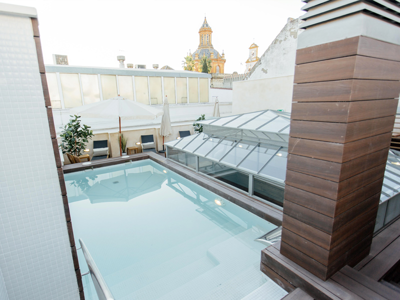 Byron Suites apartamentos sevilla centro terraza piscina 2