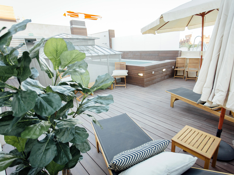 Byron Suites apartamentos sevilla centro terraza piscina 6