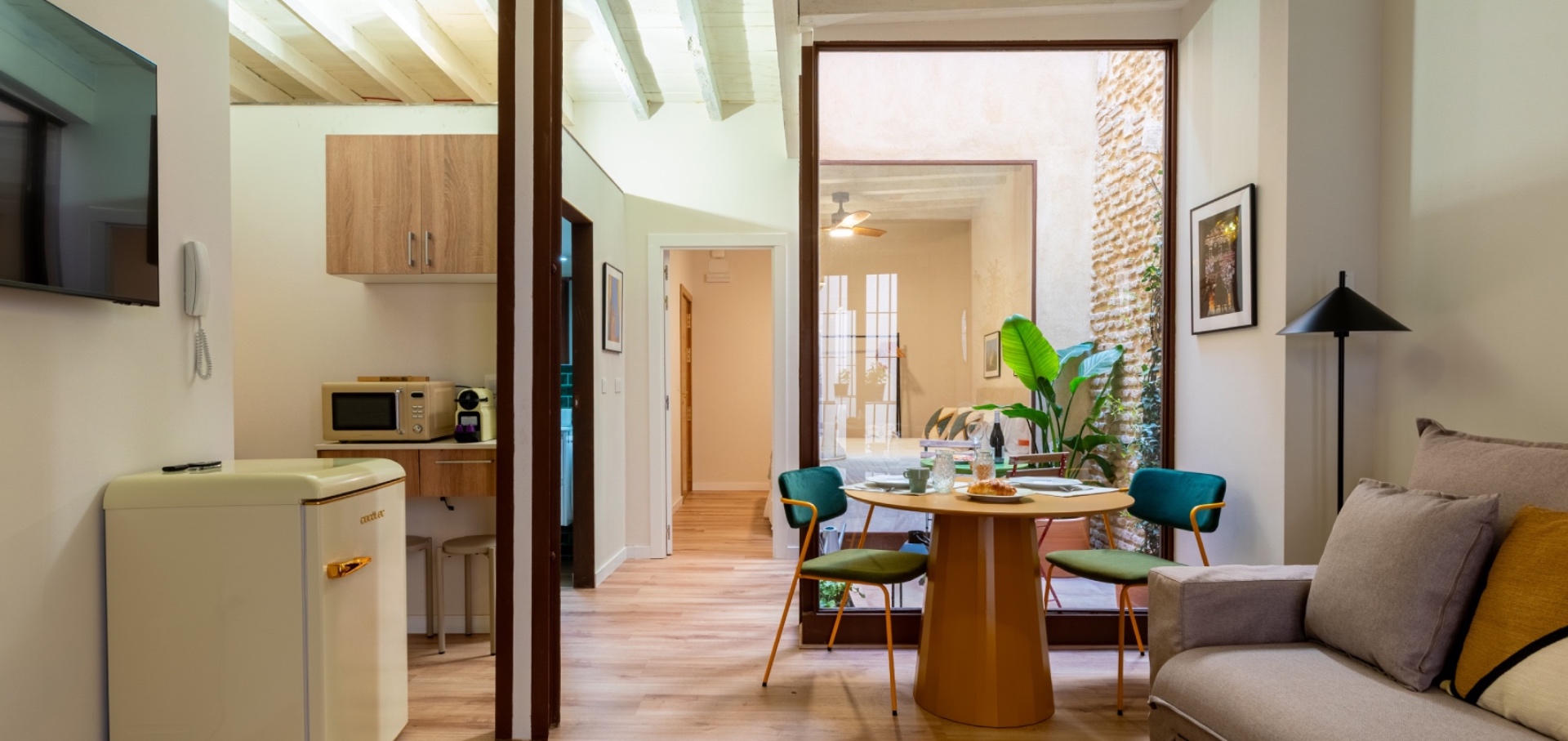 apartamento con terraza en sevilla lujo centro casa barrabas-2 apartamento en sevilla lujo centro casa barrabas apartamento con patio privado cab 3