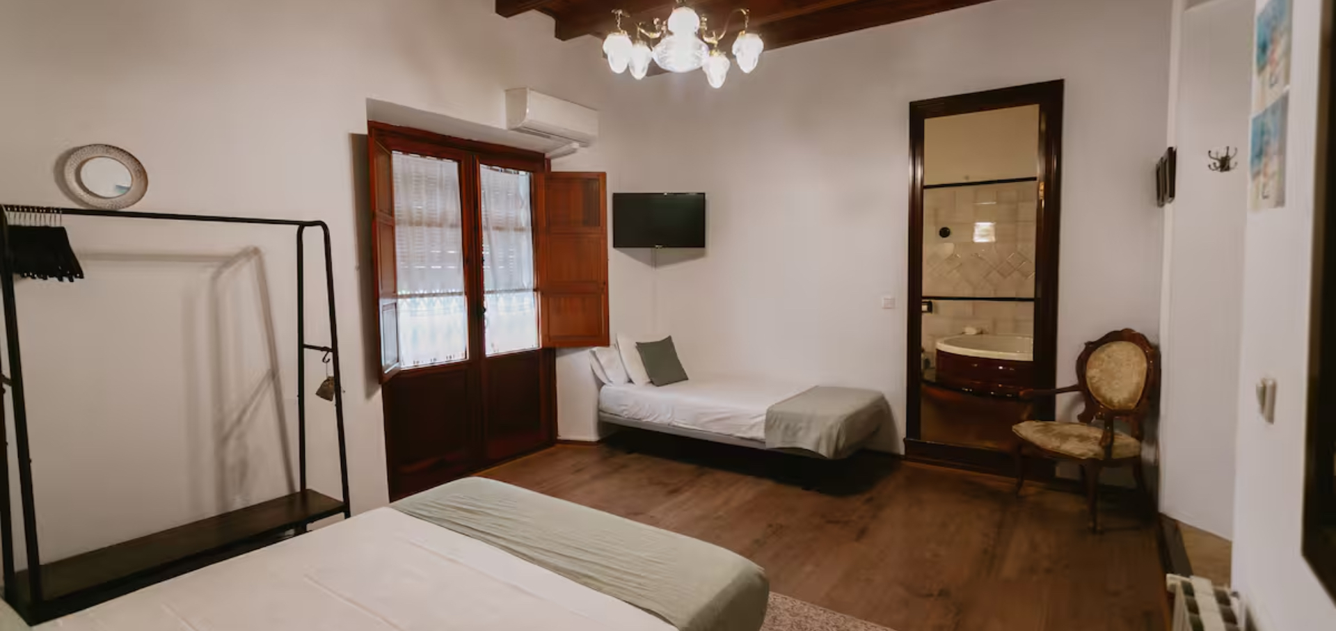 apartamento en sevilla lujo centro casa barrabas apartamento con patio privado cab 3