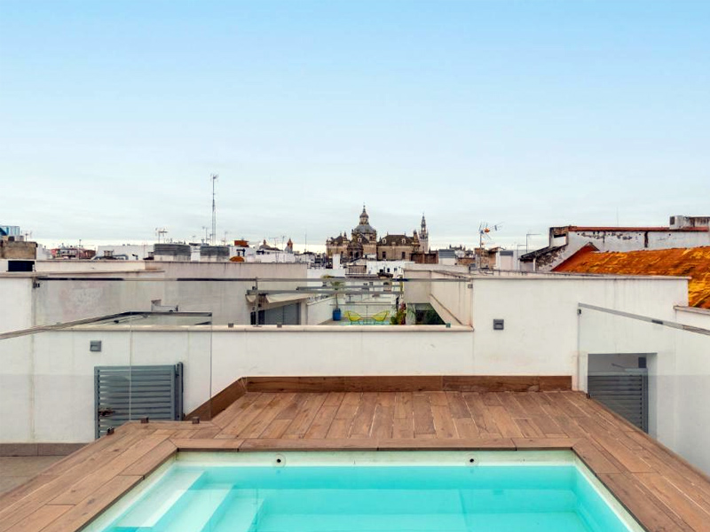 apartamento-en-sevilla-duplex-lujo-piscina-terraza-goyeneta